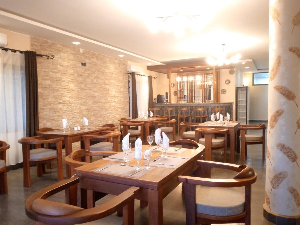 Soa Lia Hotel Miandrivazo Экстерьер фото