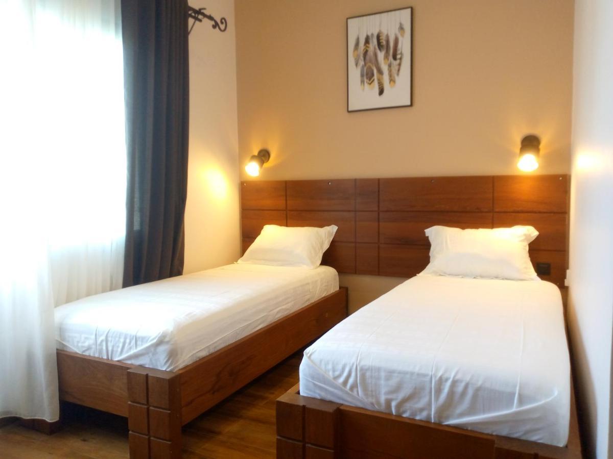 Soa Lia Hotel Miandrivazo Экстерьер фото