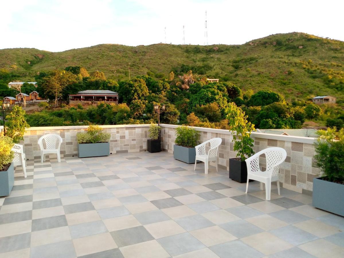 Soa Lia Hotel Miandrivazo Экстерьер фото