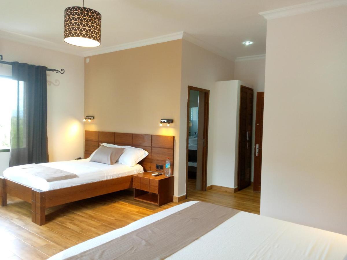 Soa Lia Hotel Miandrivazo Экстерьер фото