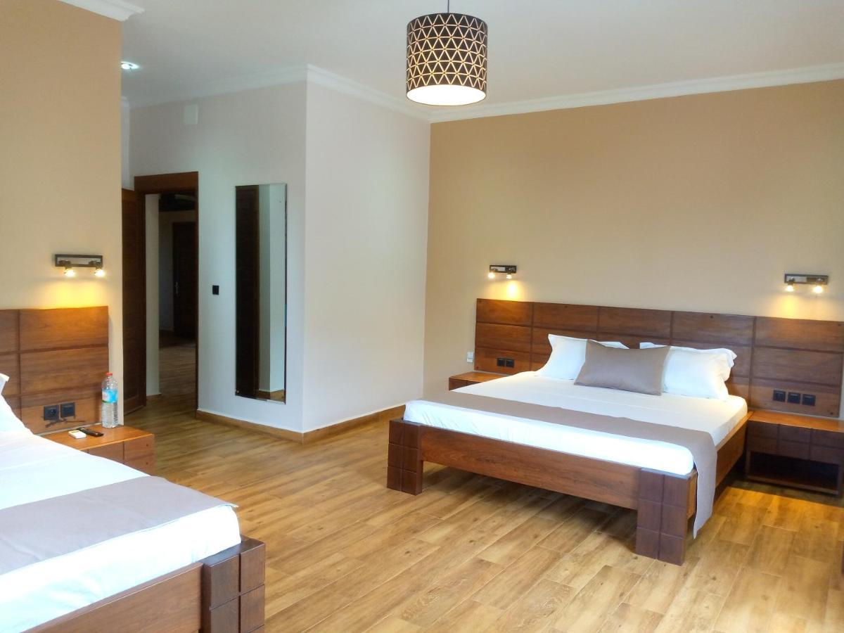 Soa Lia Hotel Miandrivazo Экстерьер фото